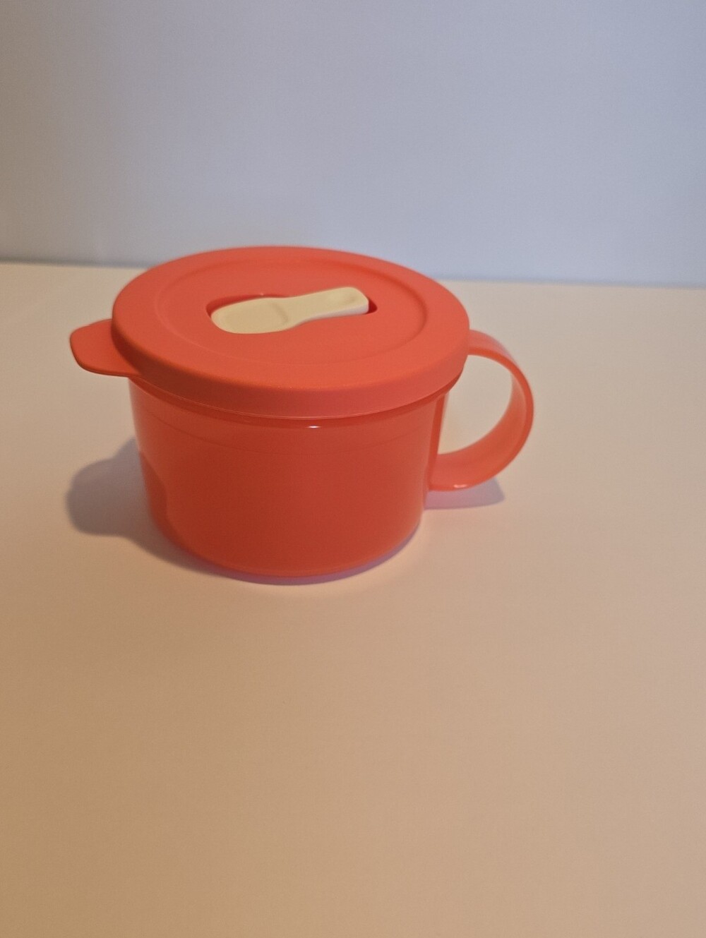 NEW Tupperware Coral Crystalwave Soup Mug Microwavable Leakproof